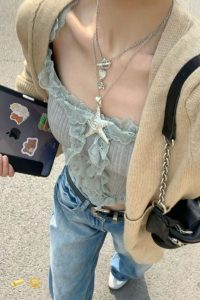Áo croptop mix cùng phụ kiện handmade